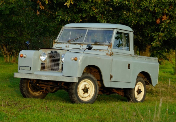 Typical Land Rover SIIA with small tires