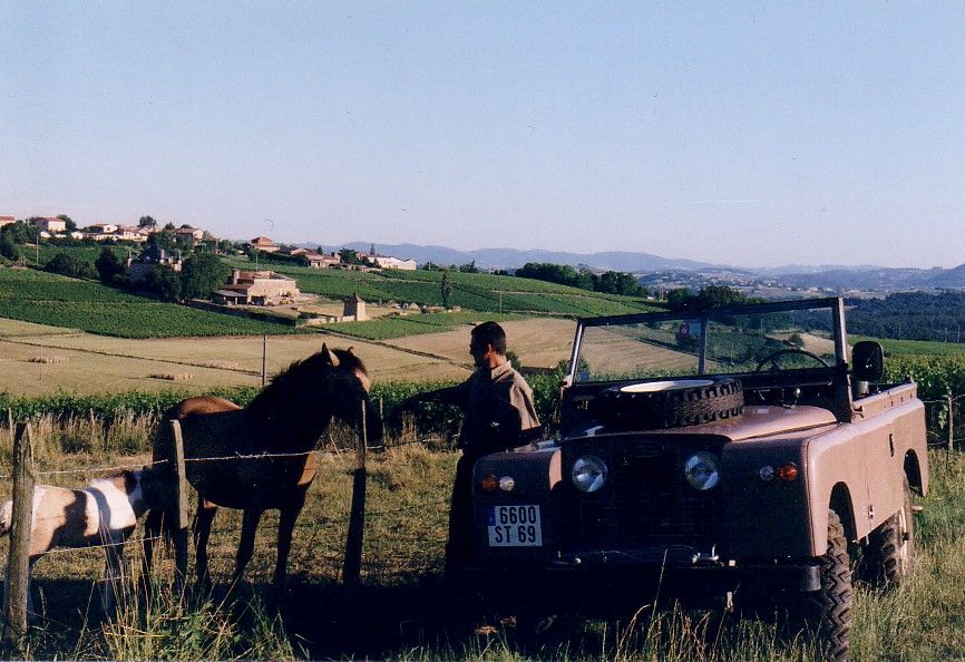 Land Rover cabriolet.